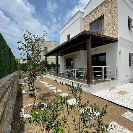 3+1 Genis Bahceli Mustakil Hotel