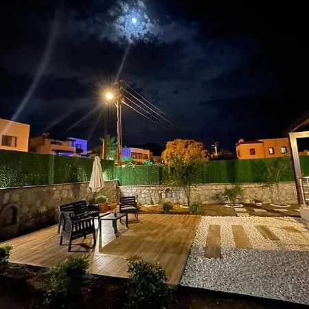 3+1 Genis Bahceli Mustakil Hotel *